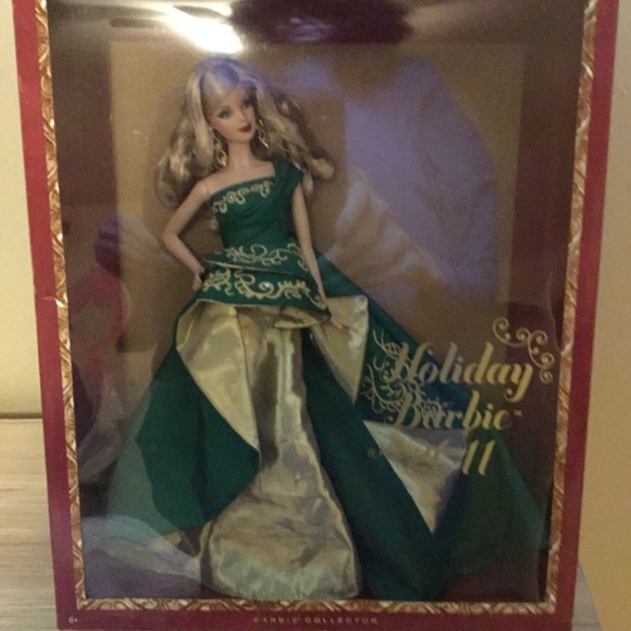 2011 Barbie Collector 2011 Holiday Doll with box! - Picture 2 of 5